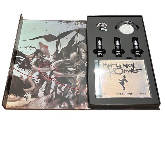 Hipdot x My Chemical Romance MCR The Black Parade Collector’s Box - Picture 6 of 7